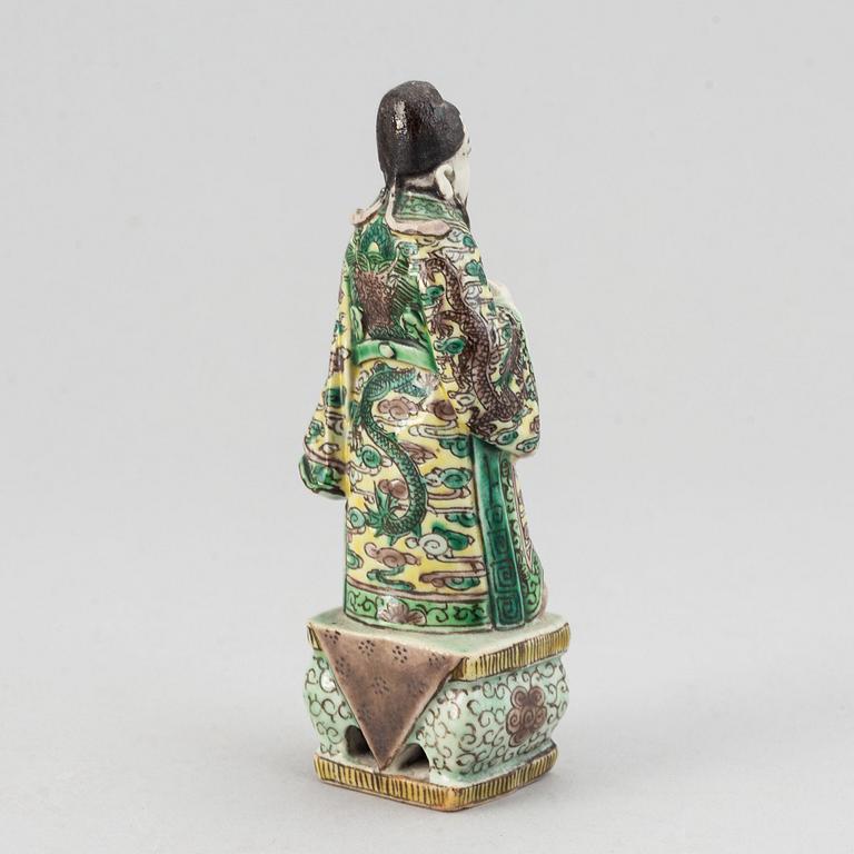 A famille verte bisquit figure, Qing dynasty, Kangxi (1662-1722).