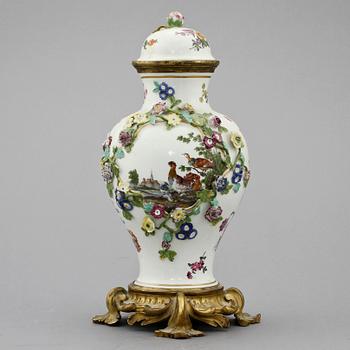 LOCKURNA, porslin, Meissen, 1900-tal.
