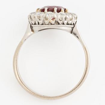 Ring, carved, 18K white gold with a ruby and old-cut diamonds.