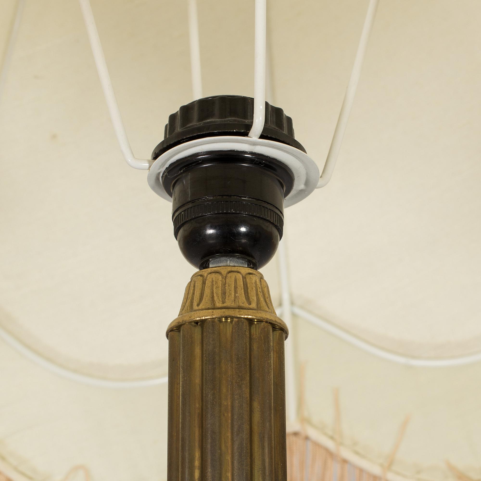 A LATE 20TH CENTURY LAMP.