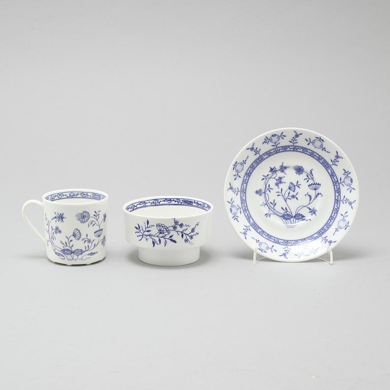 KAFFESERVISDELAR, 22 kaffekoppar varav 10 med underfat samt sockerskål, porslin, "Dresden", Stig Lindberg, Gustavsberg.