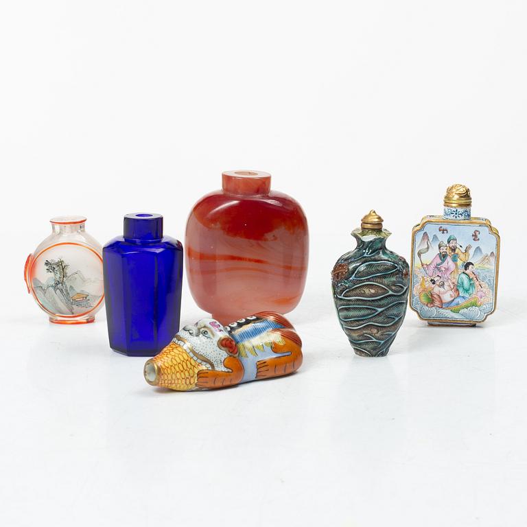Snusflaskor, 6 st, porslin och glas, Kina, 1900-tal.