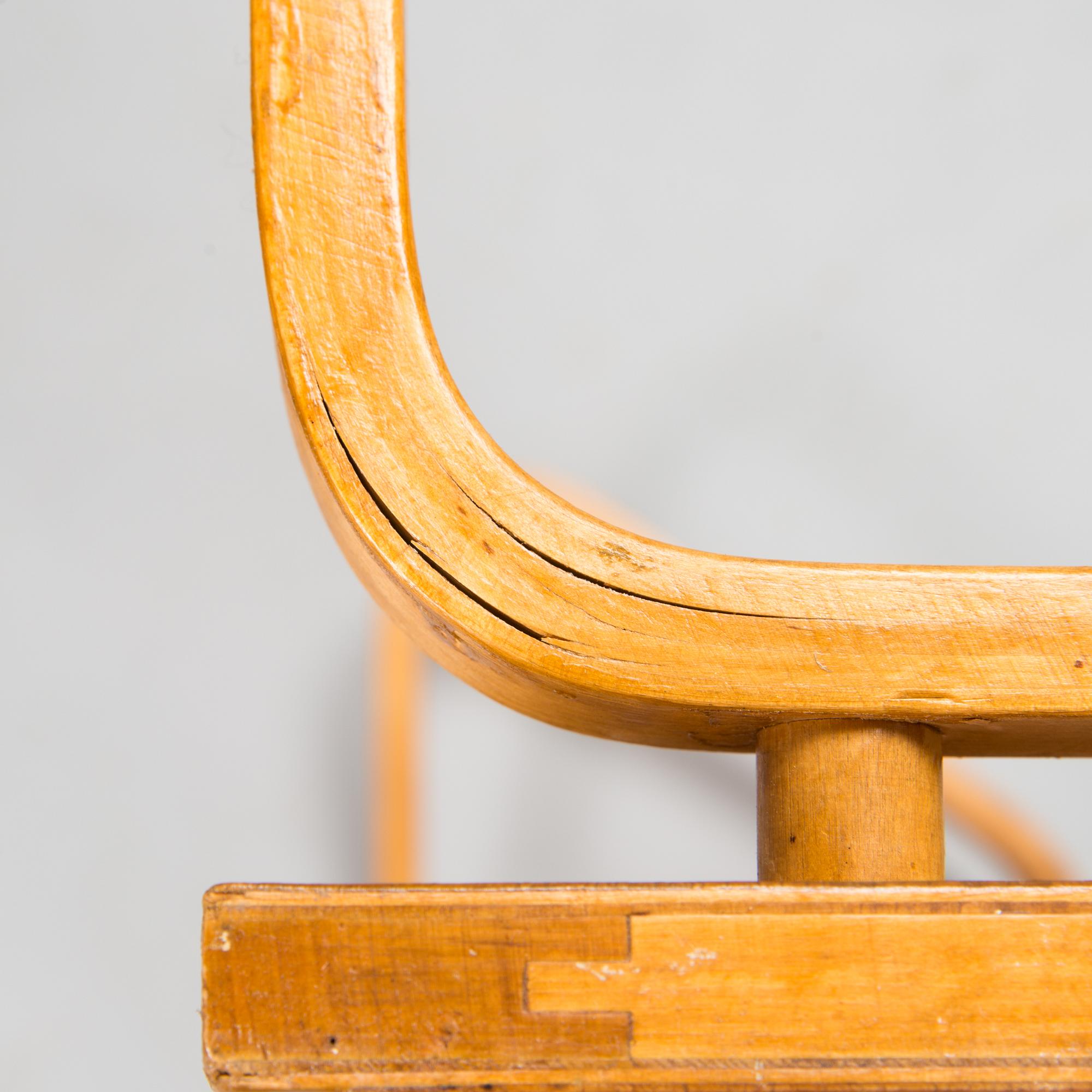 Alvar Aalto, vägghyllor, 2 st, modell 112 för  O.Y. Huonekalu- ja Rakennustyötehdas A.B. 1930/1940-tal.