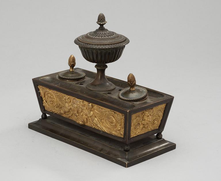 SKRIVSTÄLL, brons, empirestil, 1800-tal.