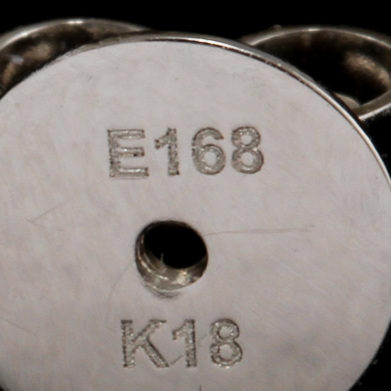 ÖRHÄNGEN, ett par, 18k vitguld med 2 briljantslipade diamanter, 0.23 ct och 12 smaragder, totalt 1.68 ct. Vikt 3 g.