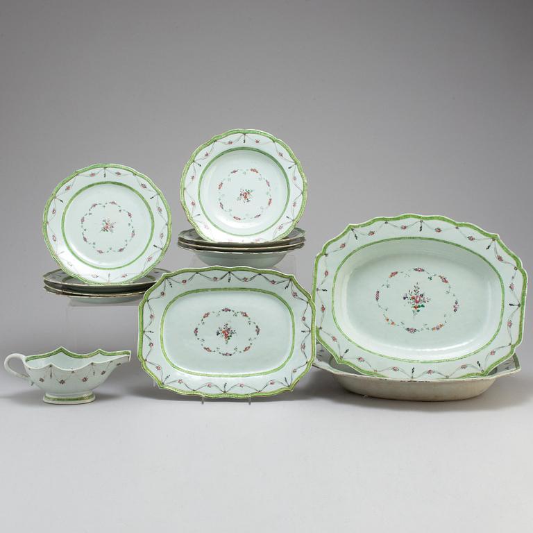 12 famille rose export service pieces, Qing dynasty, Qianlong (1736-95).