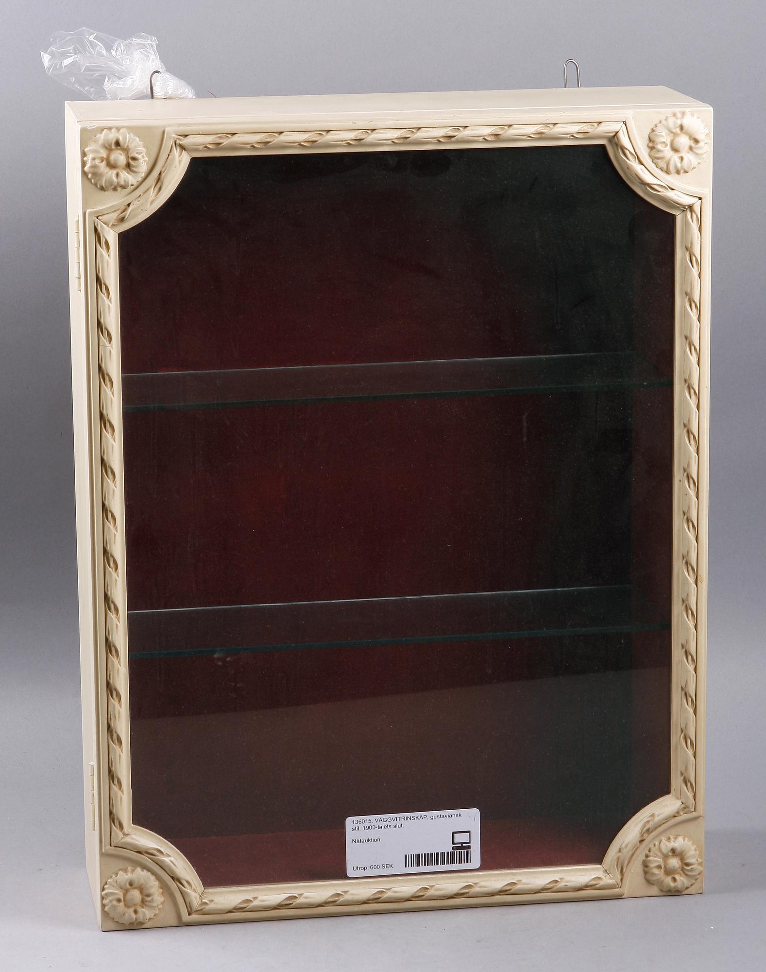VÄGGVITRINSKÅP, gustaviansk stil, 1900-talets slut.