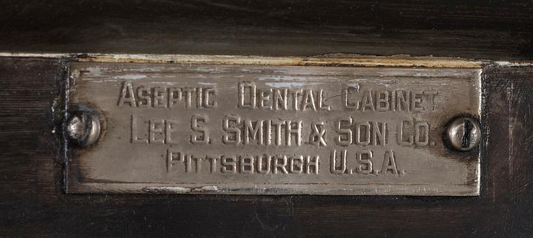 TANDLÄKARSKÅP, plåt, Lee S Smith&Son Co, USA, 1900-talets början.