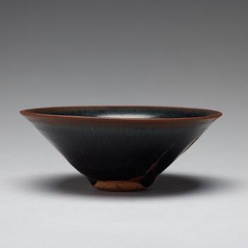 A temmoku glazed bowl, Song dynasty (960-1279).