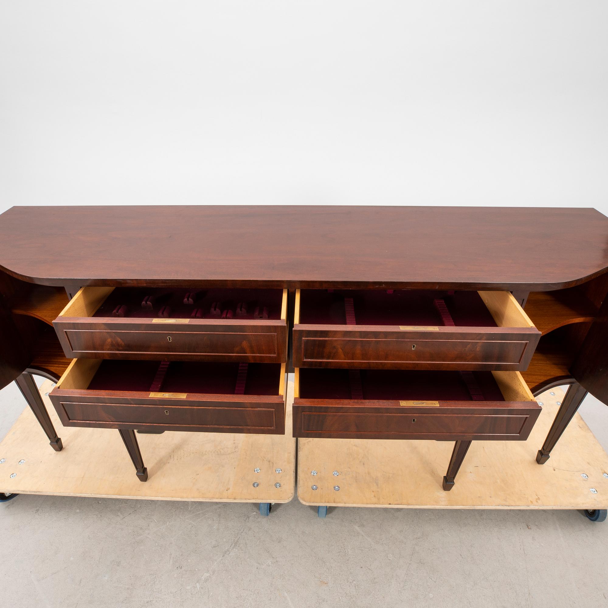 Sideboard Engelsk stil 1900-talets mitt.