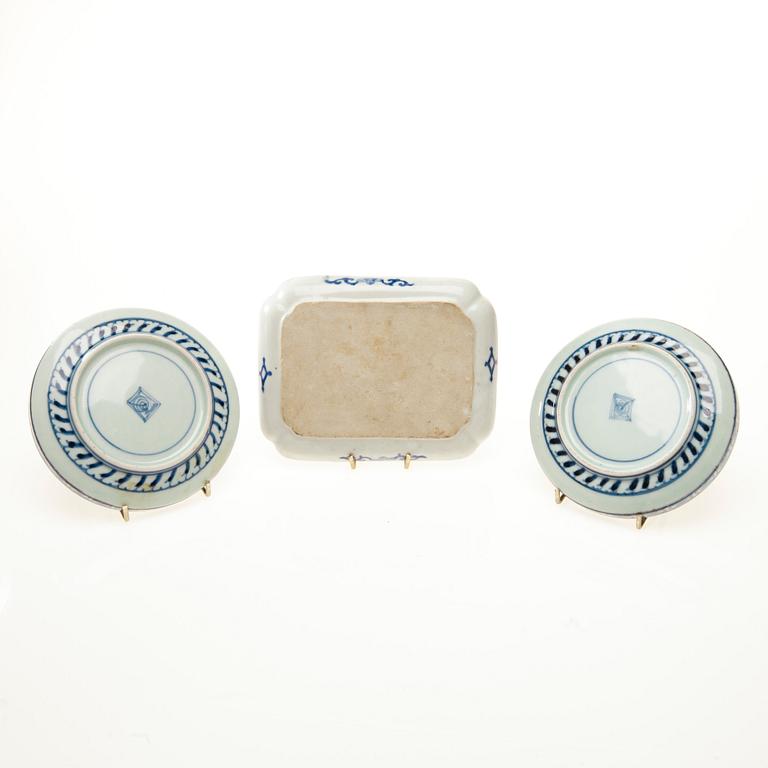 VATI, posliinia, Ming-tyyli, Kiina 1800-luku ja MALJOJA, 2 kpl, posliinia Kiina 1800-luku.