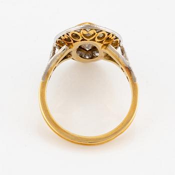 Ring in 18K gold set with a marquise-cut brown diamond and brilliant-cut diamonds.