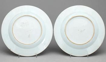 TALLRIKAR, ett par, porslin, Qianlong, Kina 1700-tal.