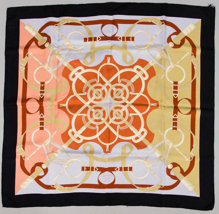 HERMÈS, SILKKIHUIVI JA KAULAHUIVI.