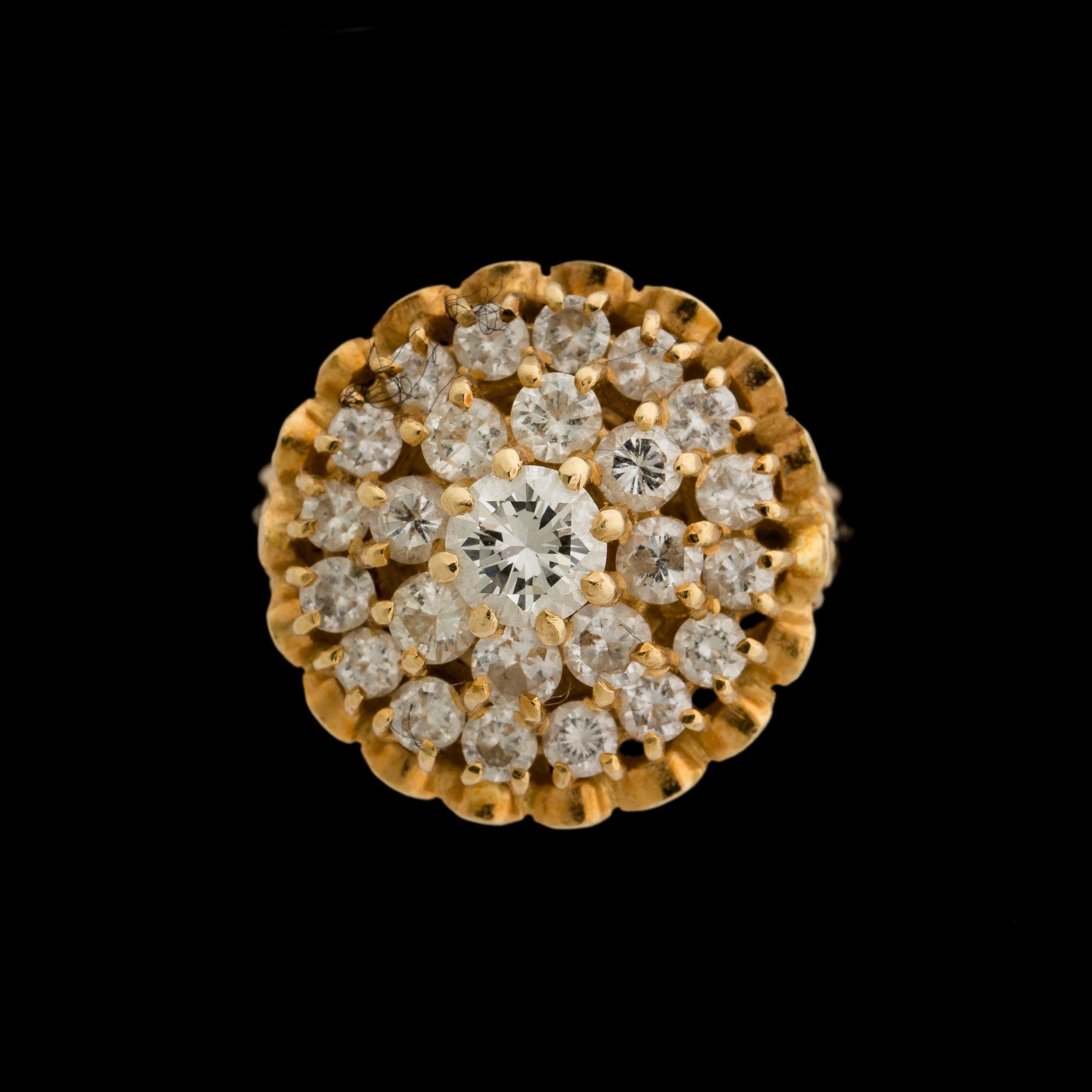 RING, 18 k guld med briljantslipade diamanter ca 2,00 ct. Vikt ca 10 g.