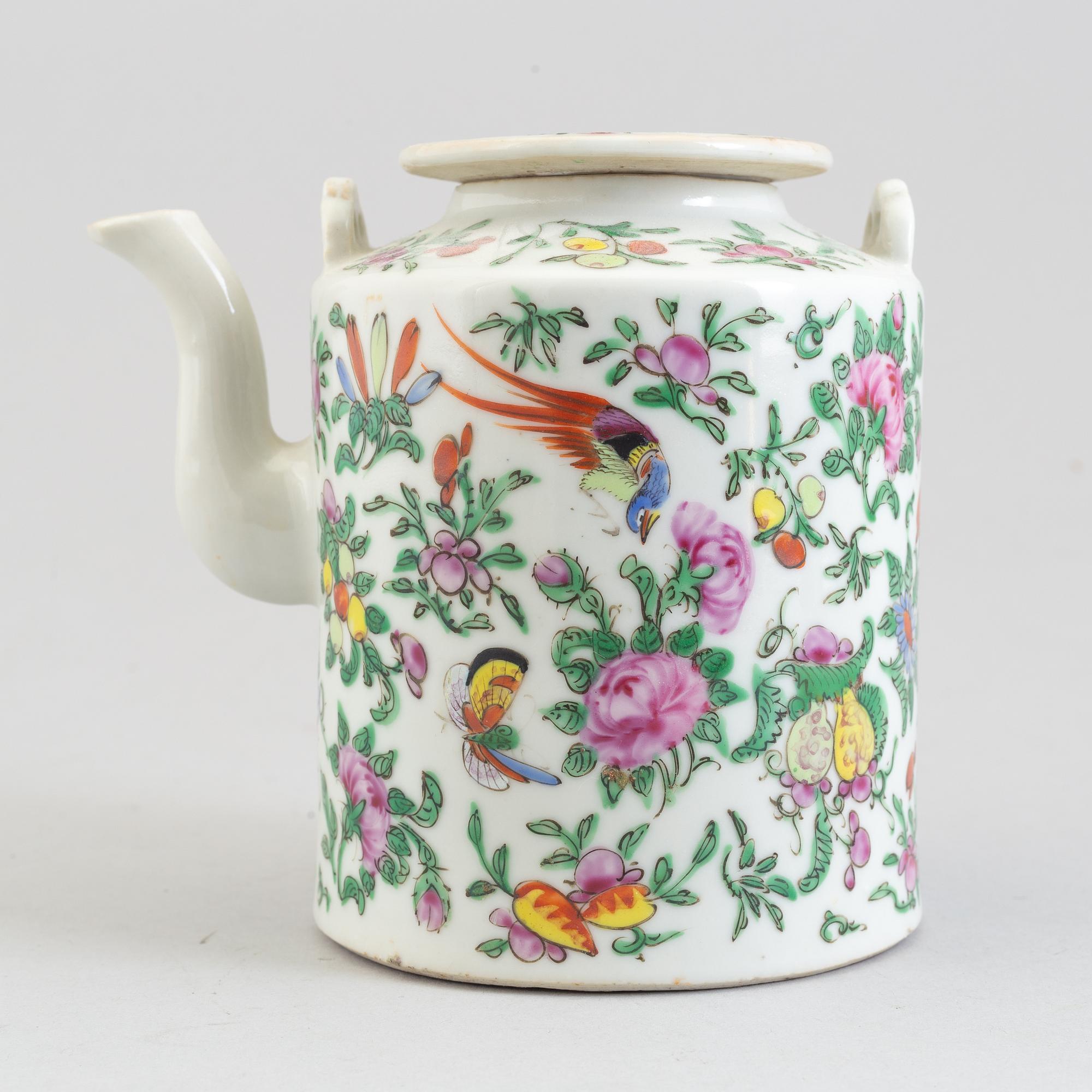 Two teapots with cover, Qing dynasty, late 19th century.