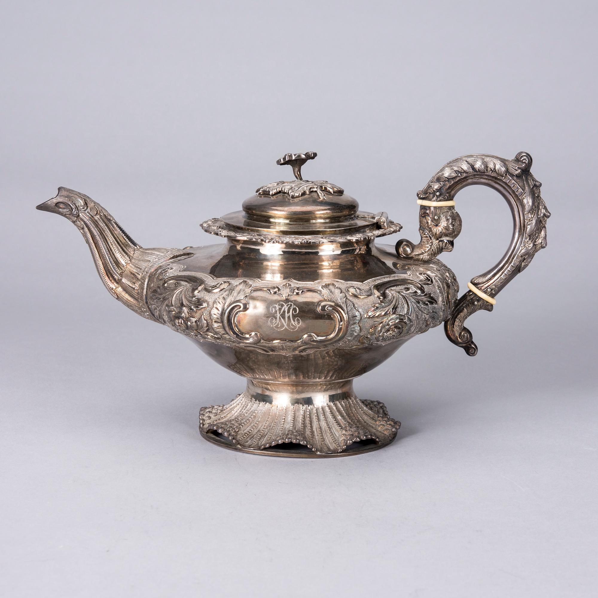 TEKANNA, silver, Irland, Dublin 1846, vikt 988 g.