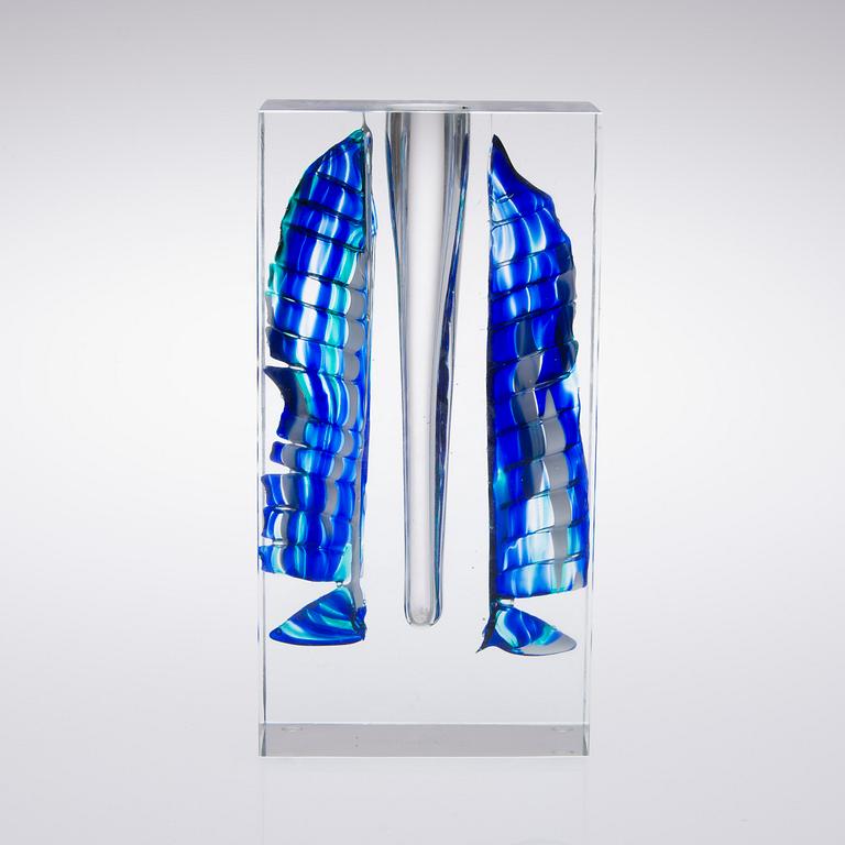 TAIDELASIESINE. Otydlig signatur. 1900-talets andra hälft.