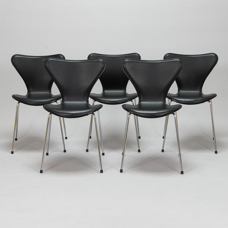 Arne Jacobsen, tuoleja, 5 kpl, "Sjuan", Fritz Hansen, Tanska.