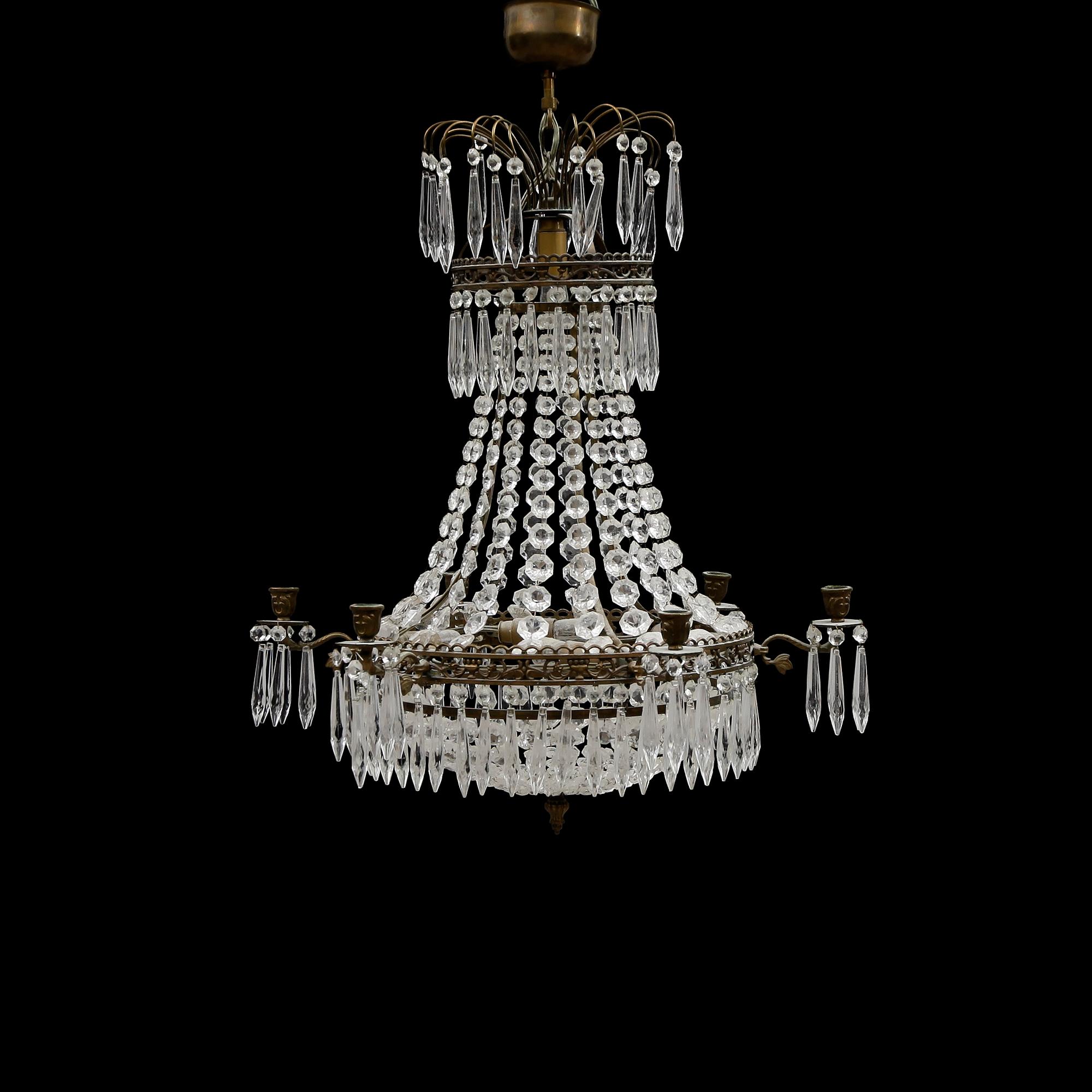 LJUSKRONA, gustaviansk stil, 1900-talets andra hälft. Höjd 65 cm.