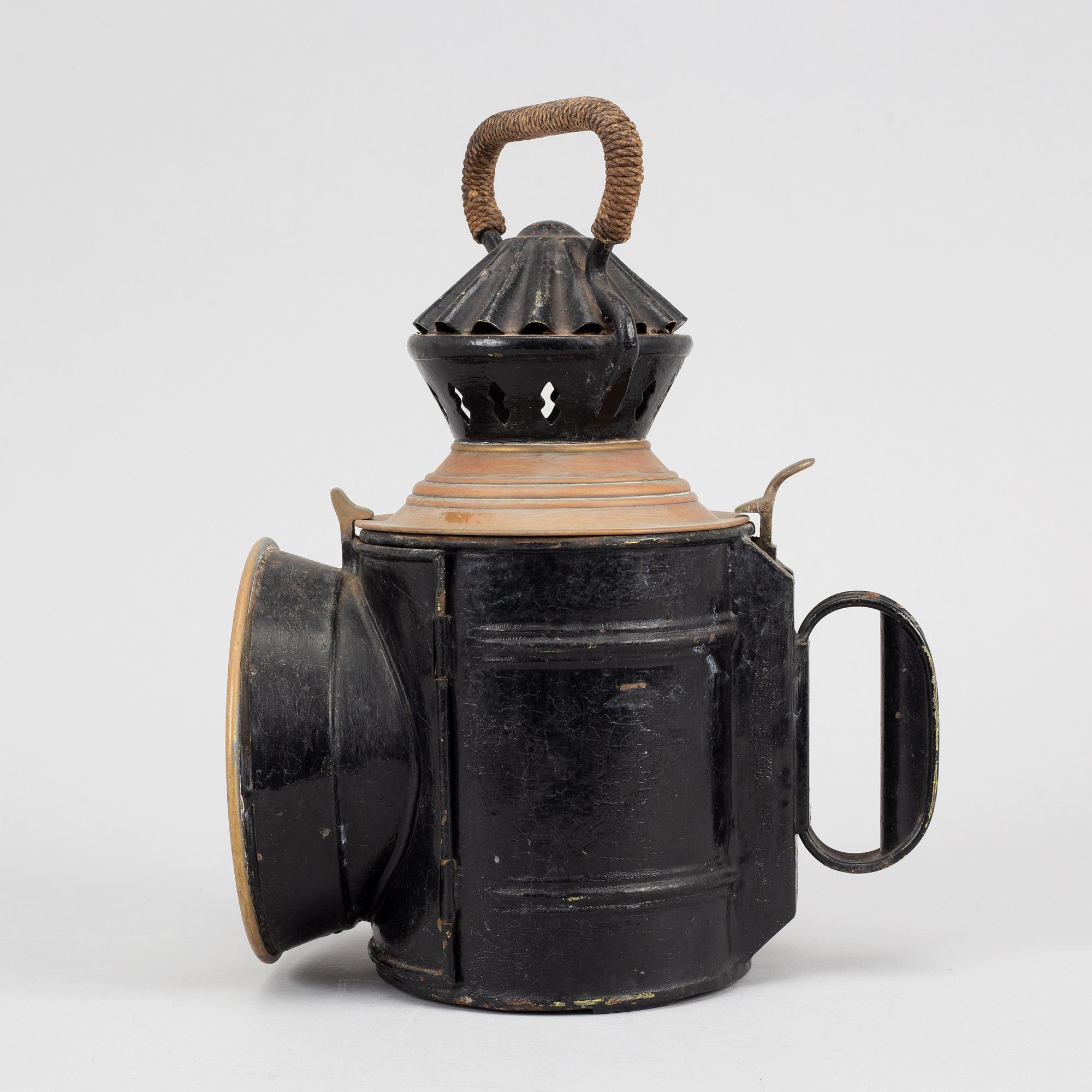 A railway station lantern, SJ 1040, first half of the 20th century.