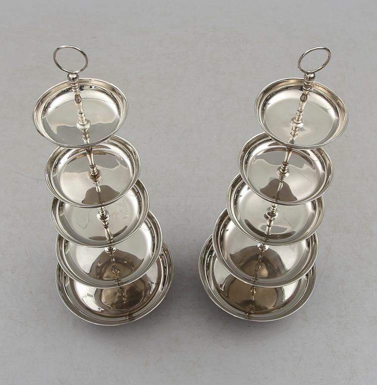 ÉTAGÈRER, 1 par, vitmetall, 1900-/2000-tal.