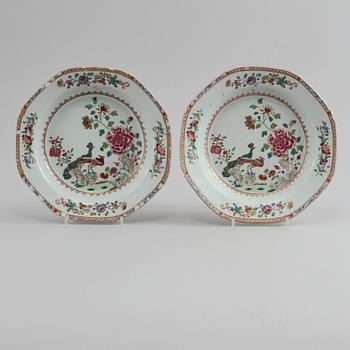 TALLRIKAR, 2 st, porslin, Kina, 1700-tal.