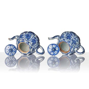 A pair of rare blue and white lobed teapots and covers, Qing dynasty, Kangxi (1662-1722).