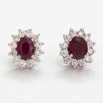 A pair of 18K white gold earrings with brilliant cut diamonds ca. 0.96 ct in total and rubies. Rubens, Helsinki.