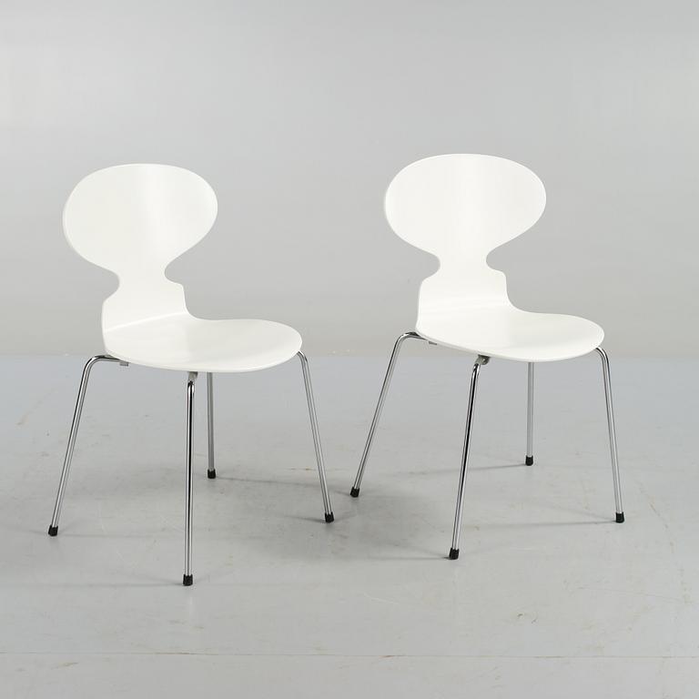STOLAR, ett par, "Myran", Arne Jacobsen för Fritz Hansen.