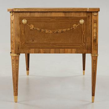 SKRIVBORD, av Georg Haupt (mästare i Stockholm 1770-1784), ej signerat. Gustavianskt.