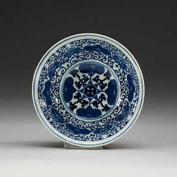 An enamelled bowl, late Qing dynasty, with Guangxu six character mark.