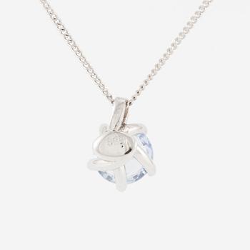Necklace 14K white gold with sapphire.