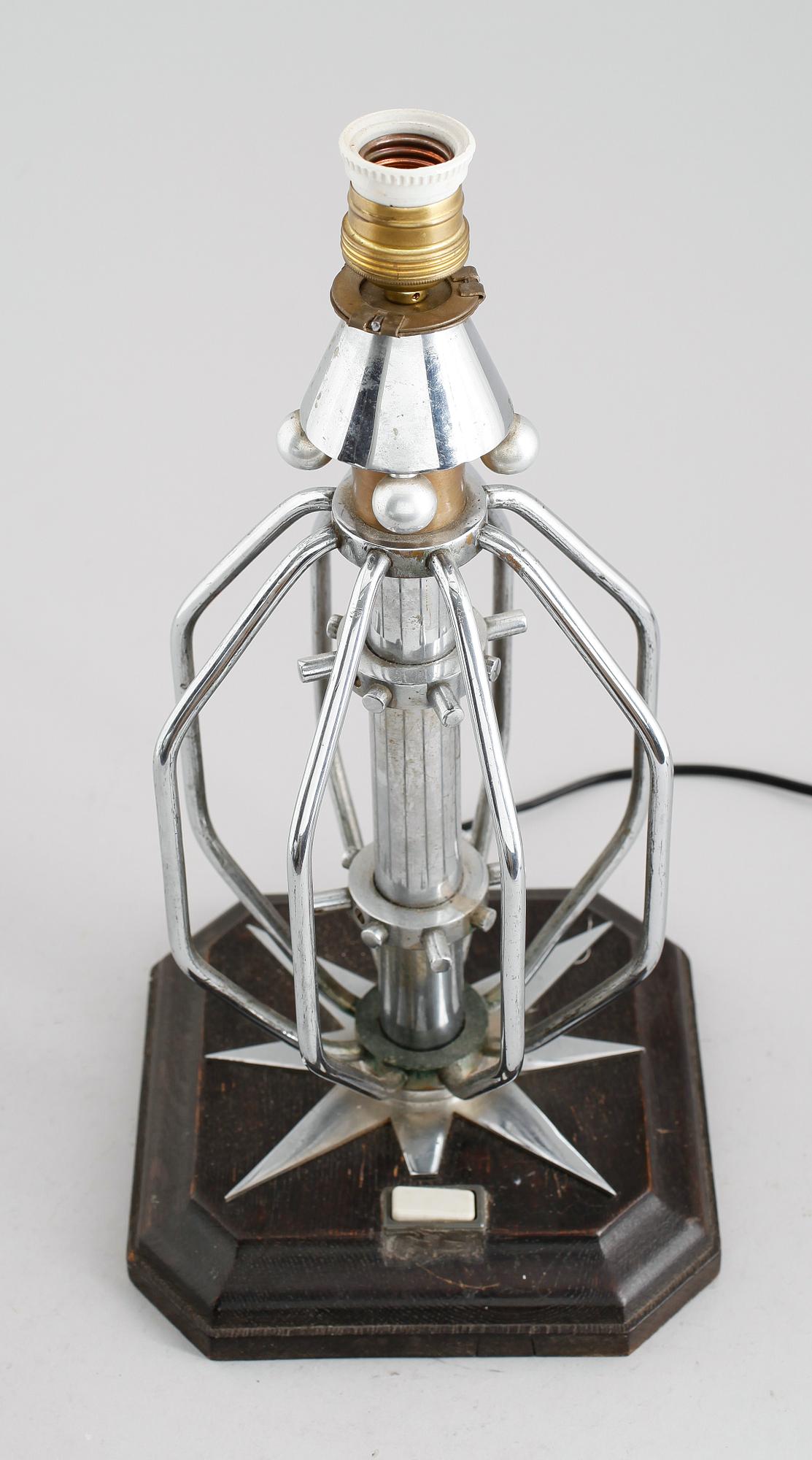 BORDSLAMPA, 1900-talets första hälft.