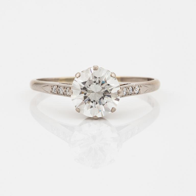 A round brilliant-cut diamond ring.