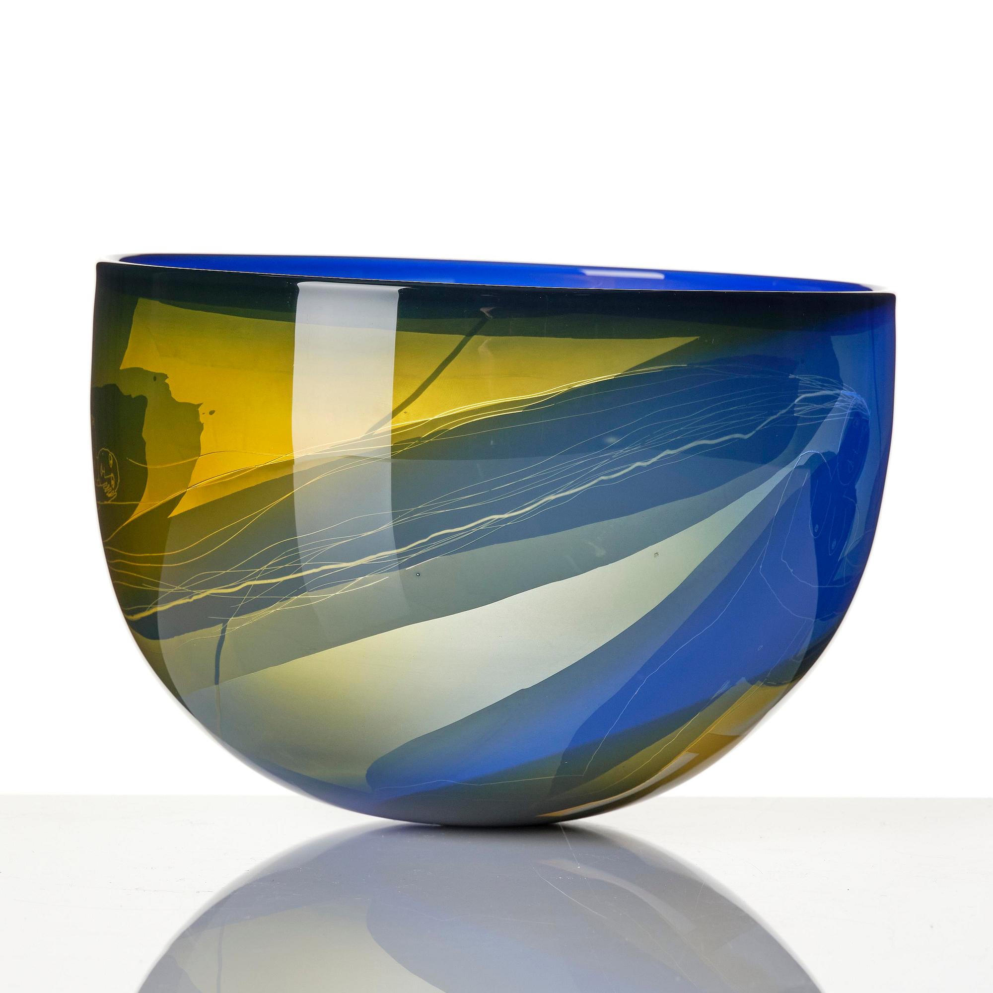 Ann Wolff, a glass bowl, Stenhytta Glass Studio, Transjö, glassblower Wilke Adolfsson.