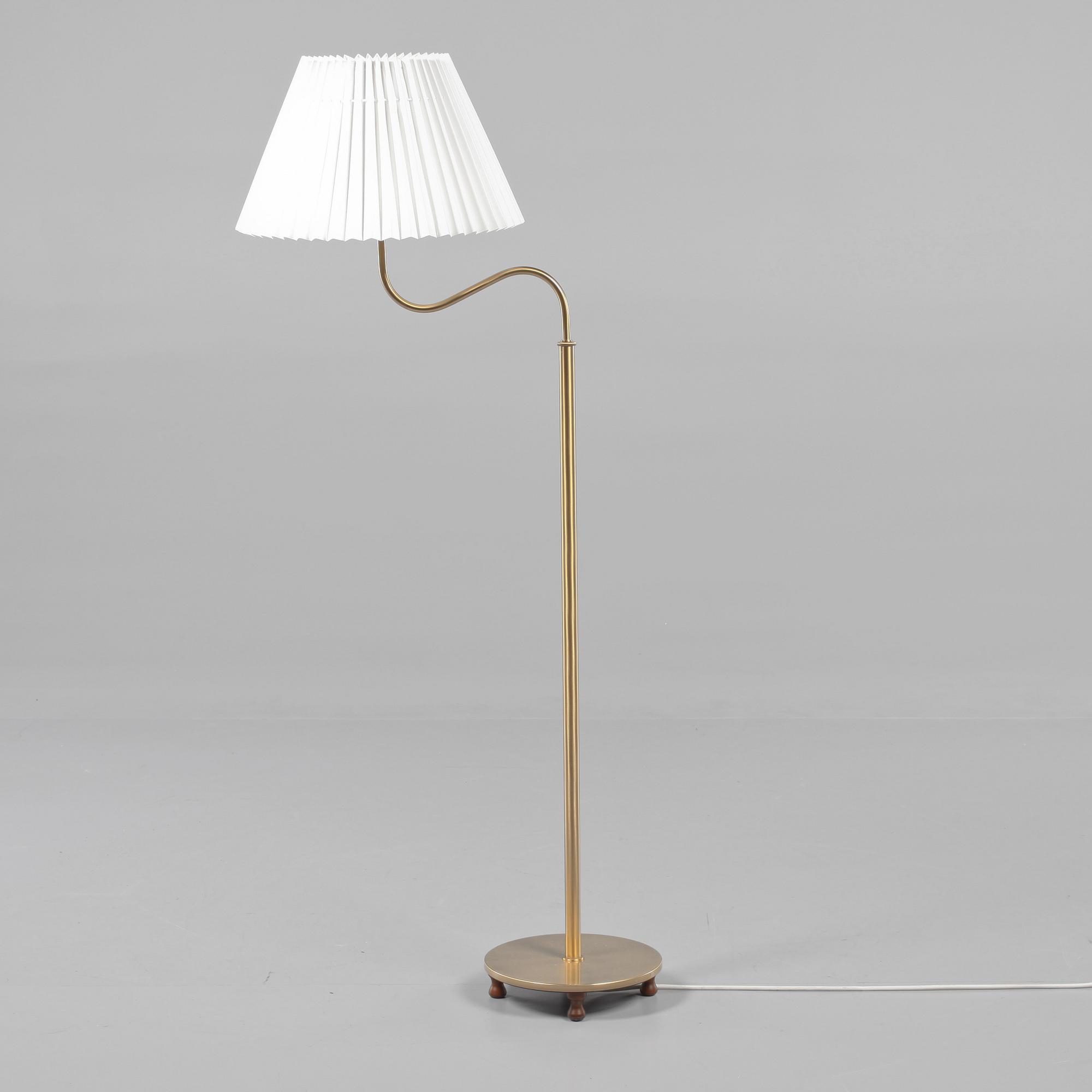 GOLVLAMPA, modell 2568, Josef Frank, firma Svenskt Tenn, 1900-talets andra hälft.