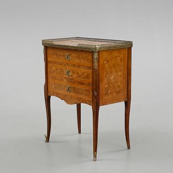 BYRÅ, LOUIS XVI stil, 1900-talets första hälft.