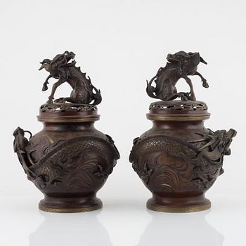 A pair of bronze urns/censers with covers, Japan, Meiji (1868-1912).