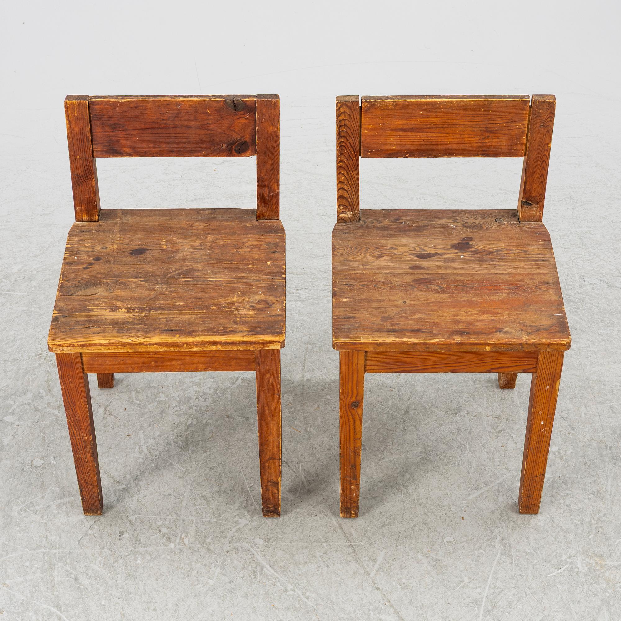 Stolar, ett par, sportstugemodell, 1900-talets mitt.