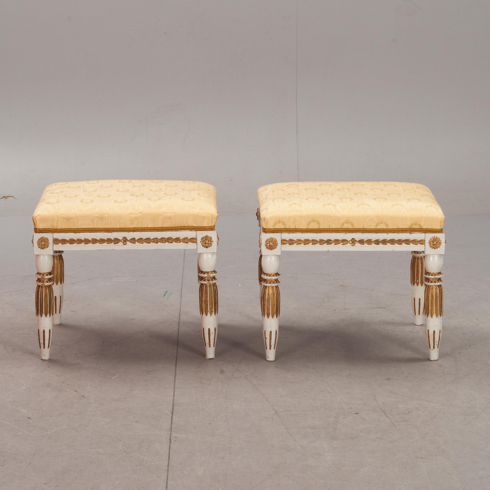 TABURETTER, ett par, gustaviansk stil, 1900-talets början.