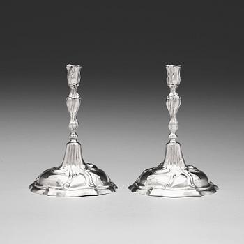 1039. A pair of German 18th century silver candlesticks, marks of Sebald Heinrich Blau, Augsburg 1785-1787.