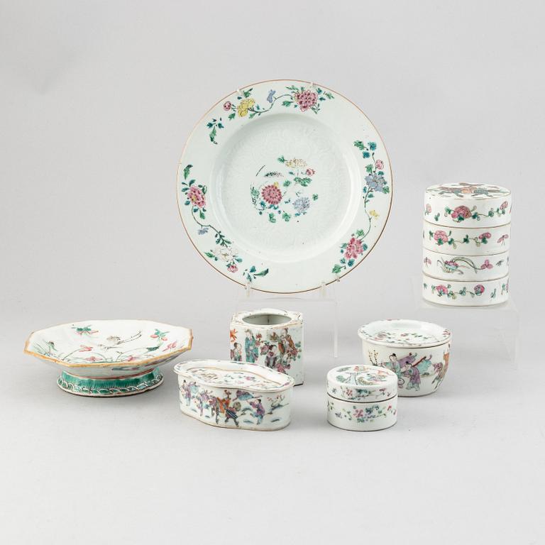 A group of chinese porcelain, 7 pieces, mostly late Qing dynasty and and 18th Century famille rose plate.