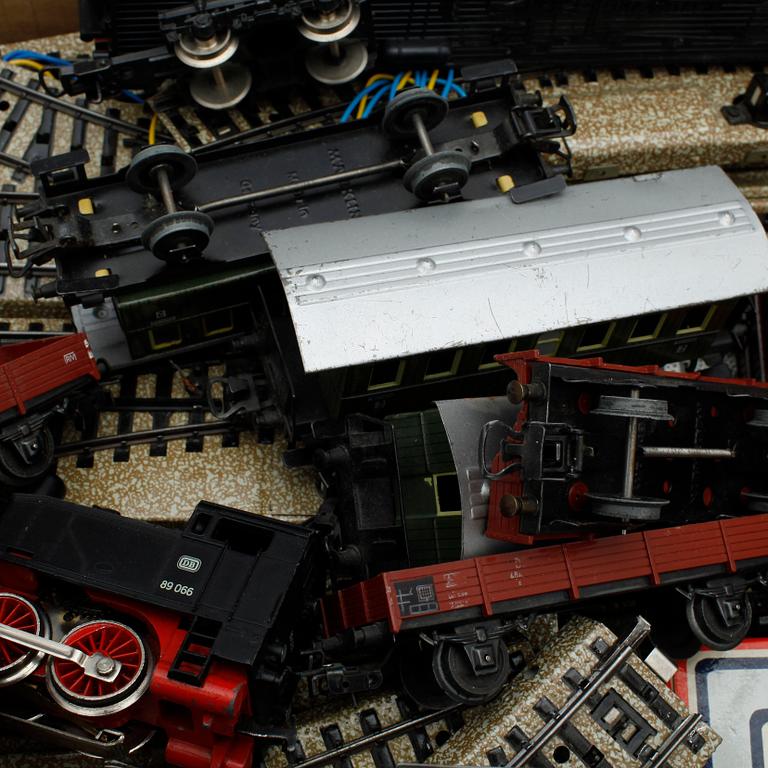 PARTI MÄRKLIN, lok, räls, transformator och vagnar.