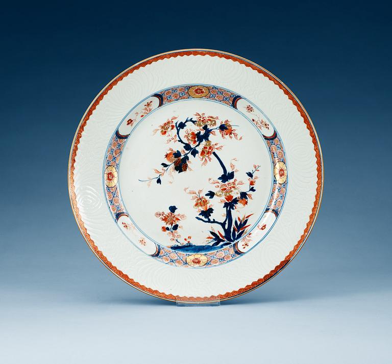 An imari charger, Qing dynasty, Kangxi (1662-1722).