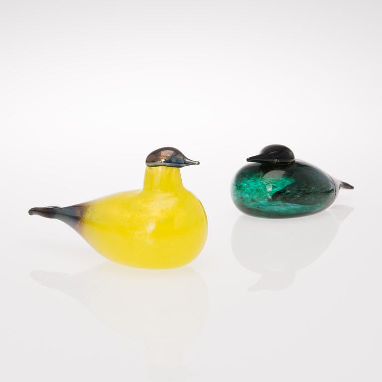 Two glass birds by Oiva Toikka. Signed O. Toikka Nuutajärvi and Oiva Toikka, Nuutajärvi Notsjö, 69/200, 1989.