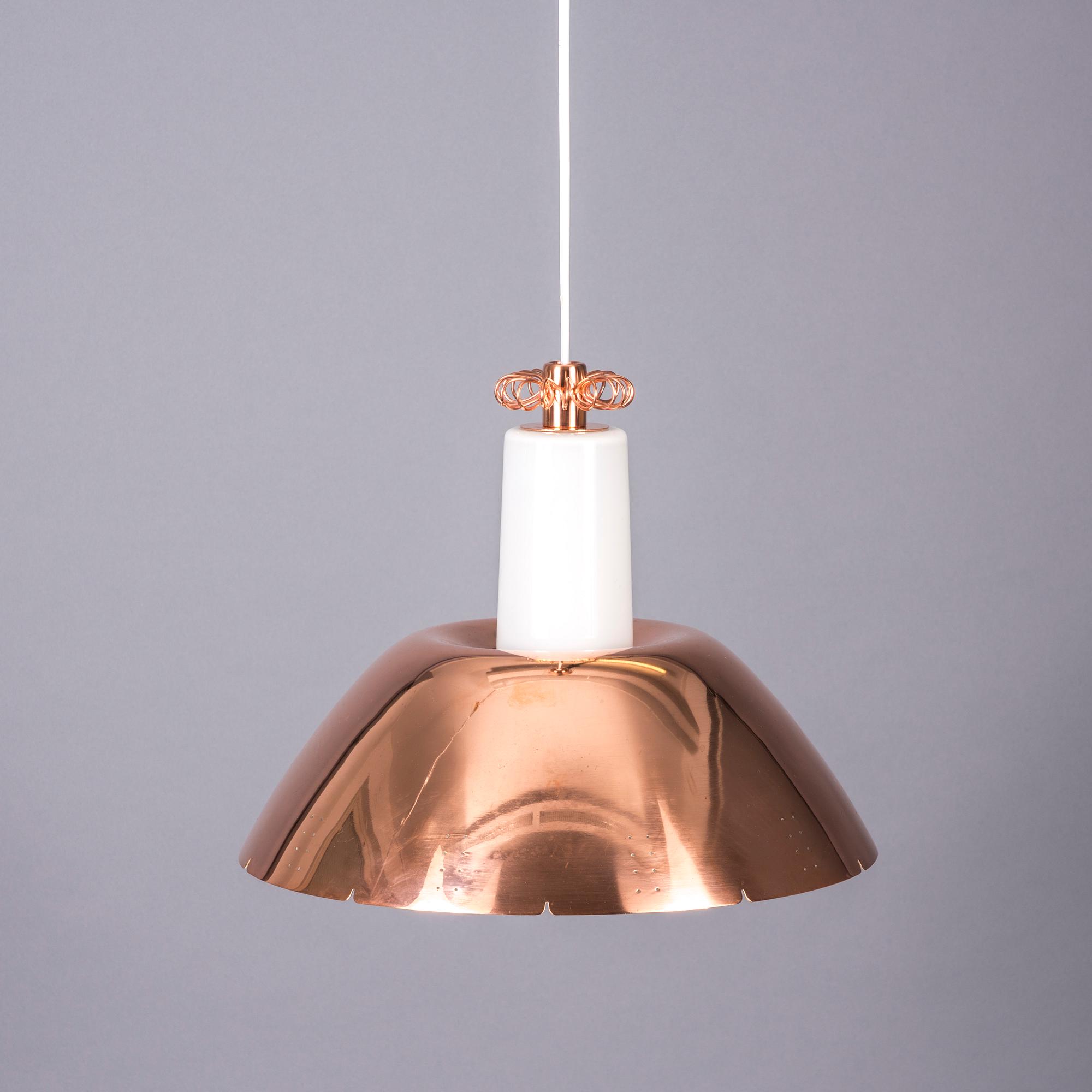 TAKLAMPA, Paavo Tynell, märkt Idman. Höjd 30 cm.