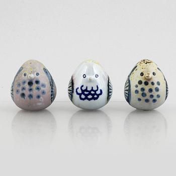 Lisa Larson, skulpturer, 8 st, småfåglar, stengods, Gustavsberg.