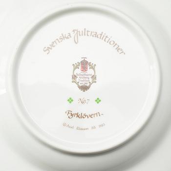 SERVISDELAR, 38 st, porslin, "Svenska Jultraditioner", Axel Eliasson, Schumann, Fyrklövern, 1900-talets andra hälft.