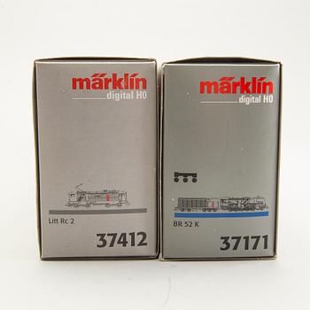 2 Märklin locomotives.